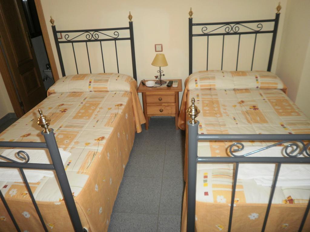 Hostal Miraflor De Las Cadenas Cuacos De Yuste Eksteriør billede